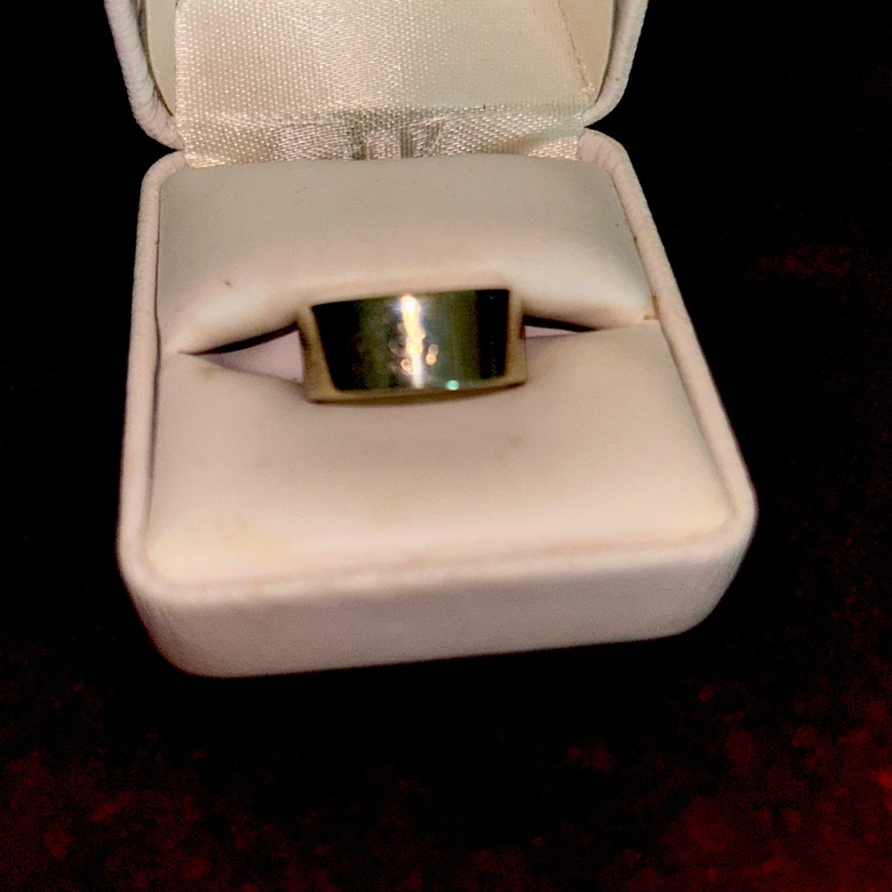 Gucci sterling size 6 cigar band ring heavy weight.